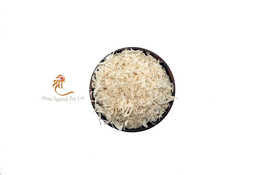 Dehydrated white onion flakes, 3-6mm, export-grade from Gujarat, India